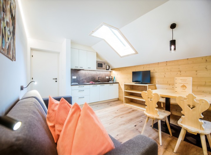 Eine Wohnküche der Chalets vom Stabingerhof