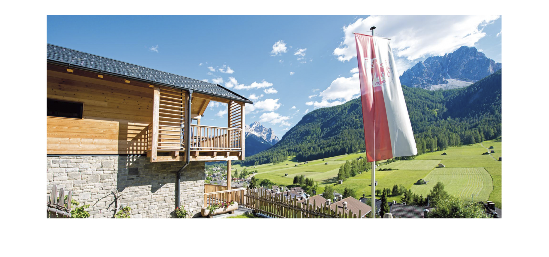Stabingerhof: Natururlaub auf dem Bauernhof Ausblick auf grüne Wiesen und Wälder und die Sextner Dolomiten