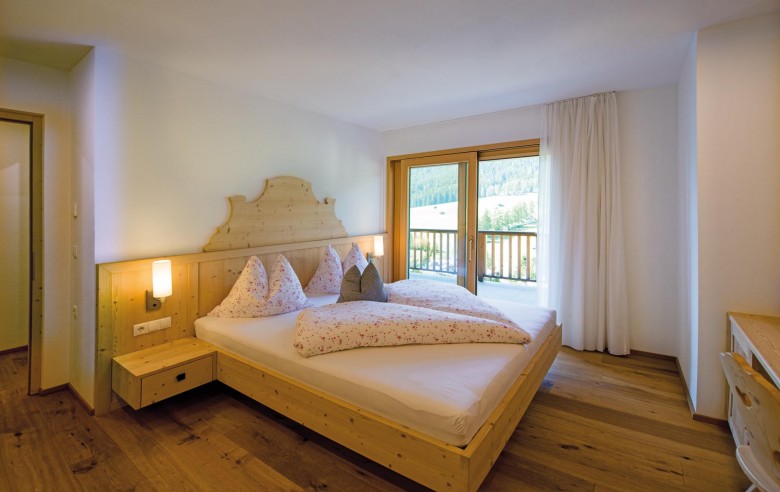 Stabingerhof: Zimmer mit Balkon Das Zimmer vom Chalet Marianna mit Zugang zum Balkon
