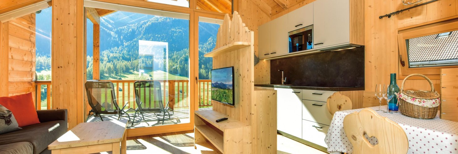 Das Chalet Susi mit Wohnküche,Frühstückskorb und Fernseher