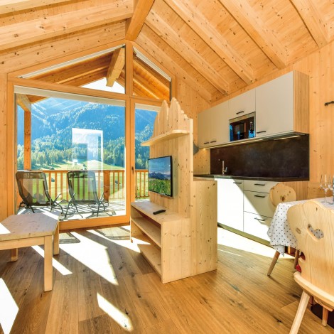 Das Chalet Susi mit Wohnküche,Frühstückskorb und Fernseher