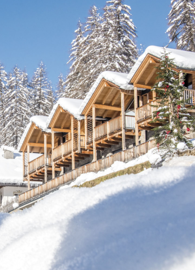 Stabingerhof: Winterurlaub in den Sextner Dolomiten Verschneite Dächer der Chalets vom Stabingerhof